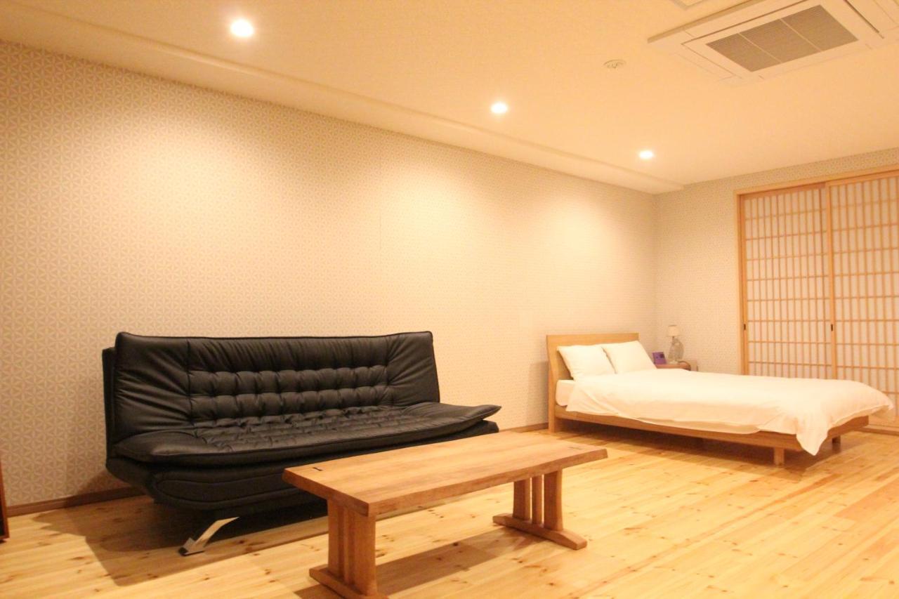 Shimanouchi Luxury Apartment Осака Екстер'єр фото